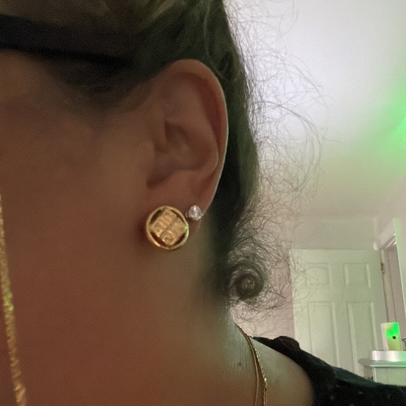 Givenchy 100% Authentic Clip on earrings gold - Picture 4 of 6